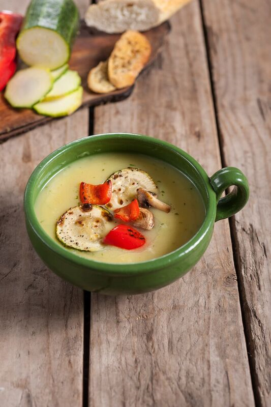 Crema de Espárragos con Verduras grilladas y Tostadas al Oliva