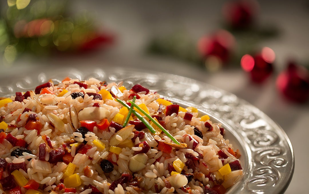 Arroz navideño colorido con remolacha