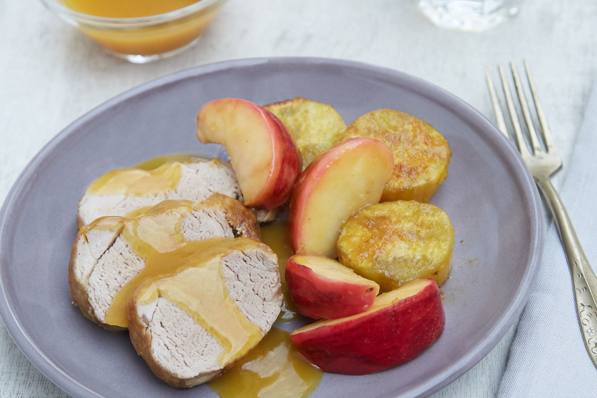 Solomillo con manzanas y batatas