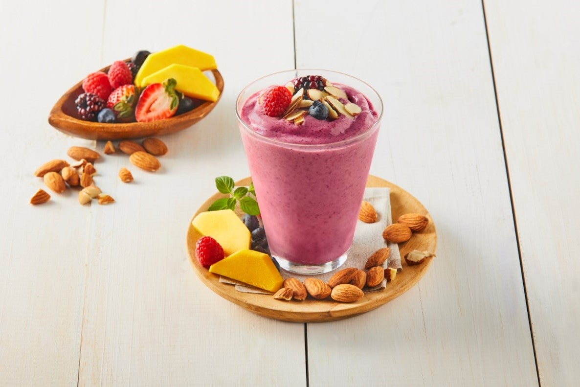 Smoothie Nido con chía, frutos rojos y mango