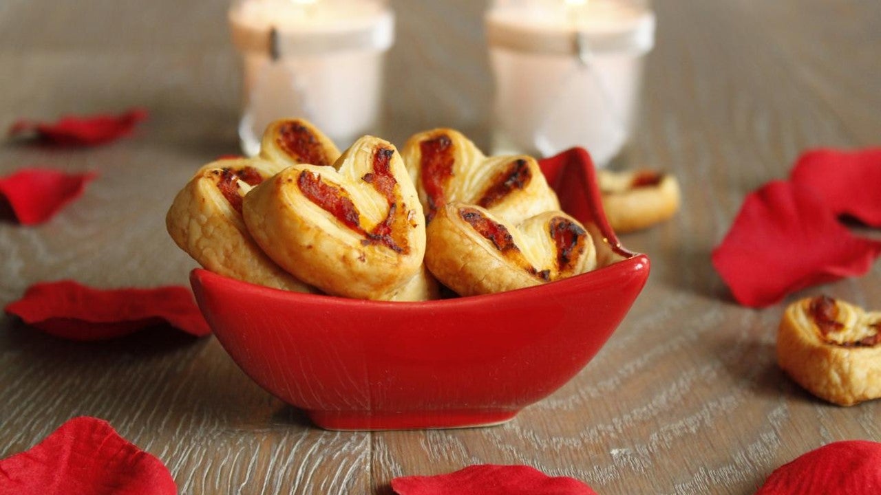 Corazones de hojaldre con tomate picante