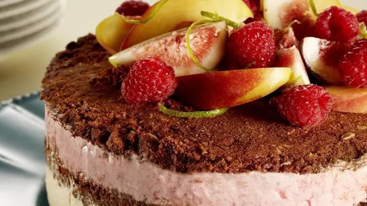 Pastel de frutas y helado Nestlé