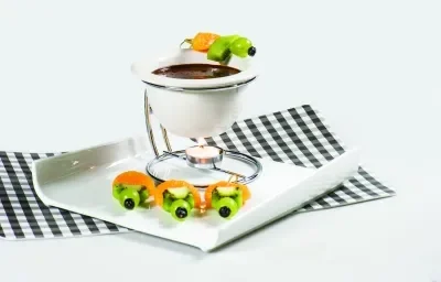 Fondue de Chocolate Semi Amargo con Frutos de Estación Fondue de Chocolate Semi Amargo con Frutos de Estación