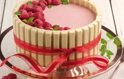 Mousse de Frutilla con Kitkat Blanco Mousse de Frutilla con Kitkat Blanco