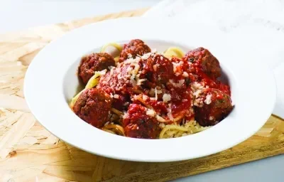 Albóndigas con Espaguetis Albóndigas con Espaguetis