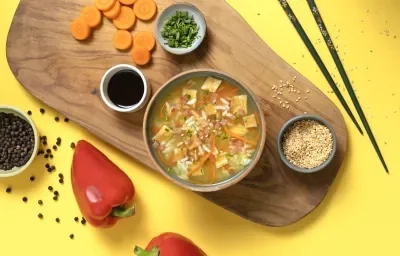 Sopa de pollo estilo chaufa