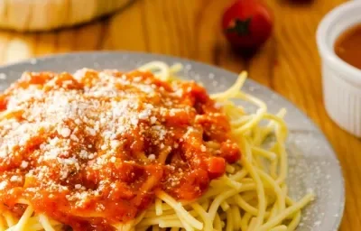 Pasta con salsa de vegetales asados