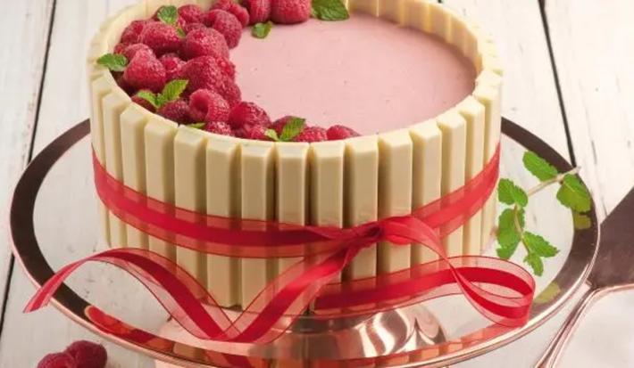 Mousse de Frutilla con Kitkat Blanco